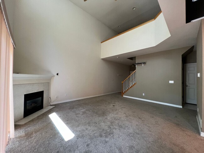 Foto del edificio - MOVE IN INCENTIVE $500 - 3BD/3BA Townhome ...