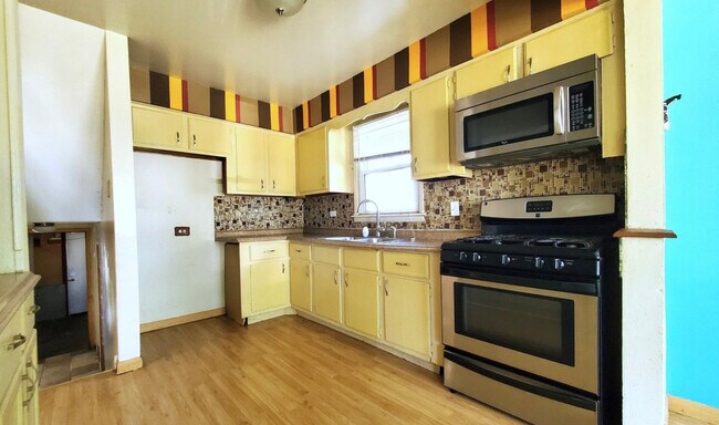 Building Photo - 14424 Sanderson Ave