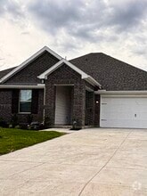 Building Photo - 449 Livingston Dr