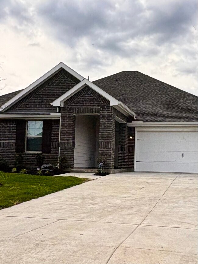 Building Photo - 449 Livingston Dr