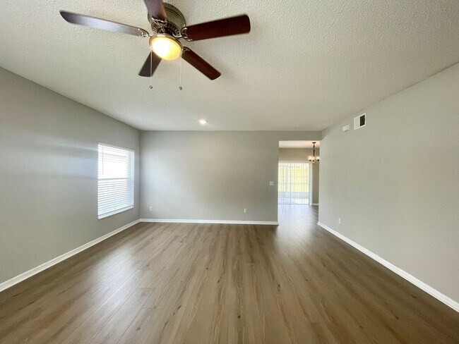 Building Photo - Nice 4/2.5 Two-Story Home in East Orlando ...