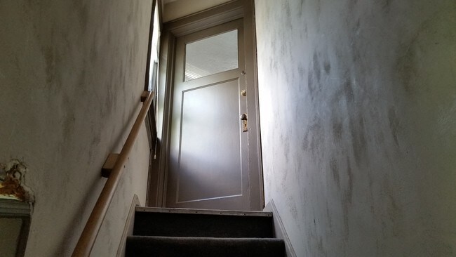 Puerta de entrada al apartamento - 3132 N Weil St