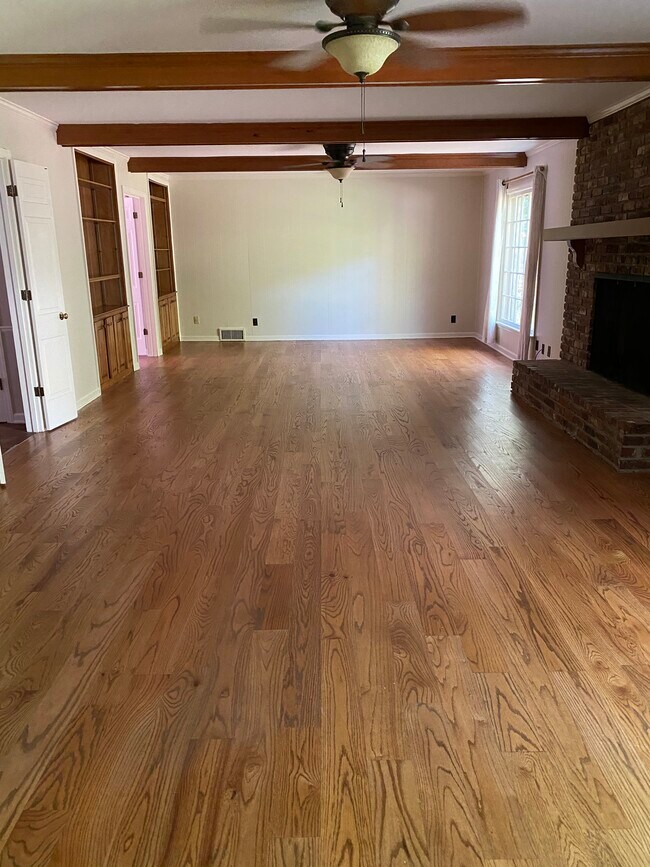 Den - 63 Shady Glen Rd