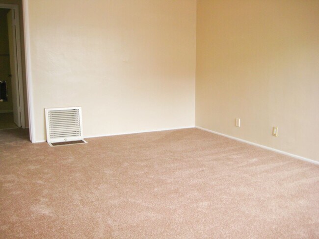 Building Photo - GORGEOUS 1BED/1BATH APARTMENT HOME AVAILAB...