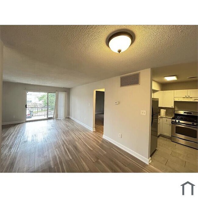 Foto del edificio - 5100 F St SE