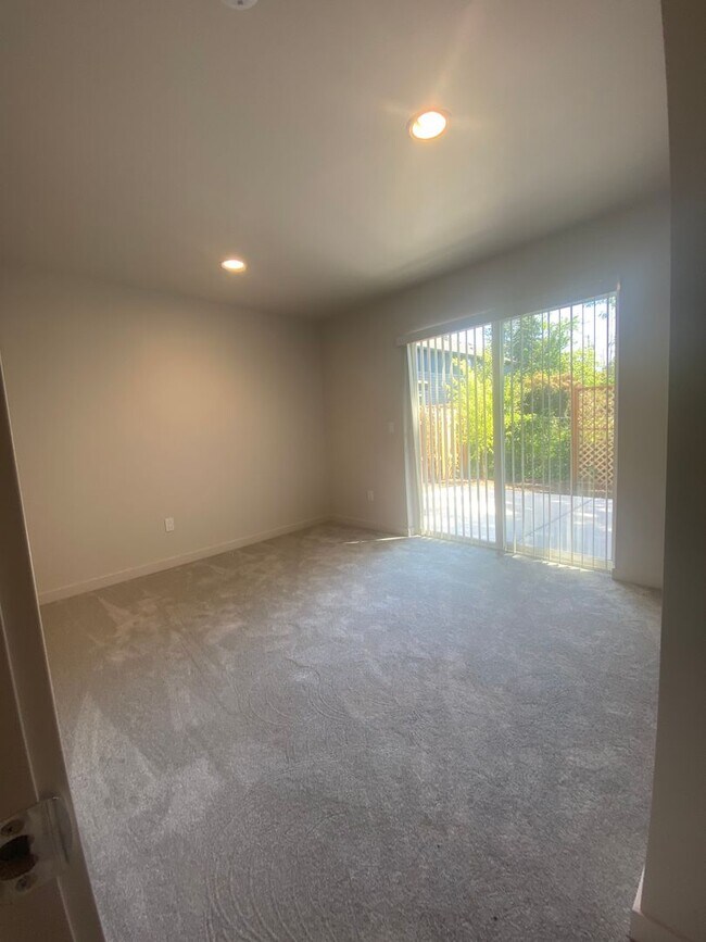 Foto del edificio - 3 Bedroom Townhome in SE Portland