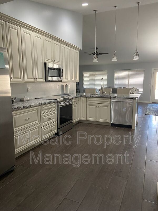 Building Photo - 411 N Leoma Ln
