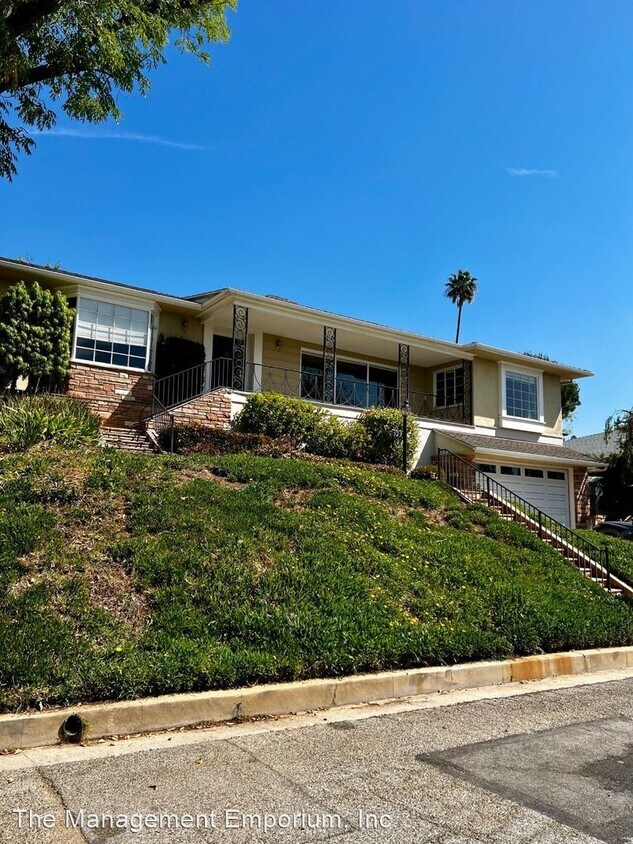 Foto principal - 3 br, 3 bath House - 523 Meadows Dr.