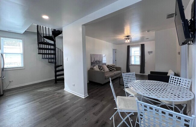 Foto del edificio - 4358 N Oak Park Ave