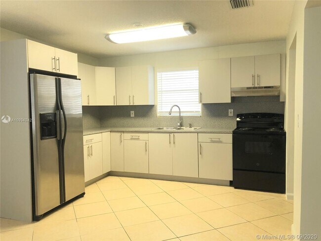 Foto del edificio - 11240 SW 5th Terrace