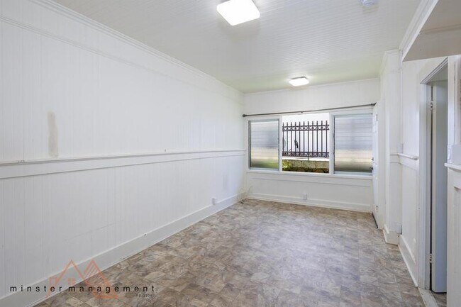 Building Photo - 2680 E Manoa Rd