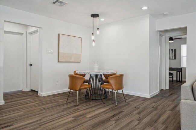 Building Photo - 4510 W 43rd St