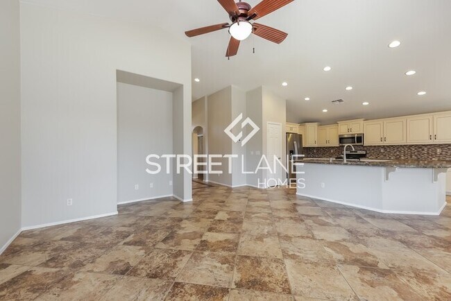 Building Photo - Charming 4 Bedroom in Surprise!