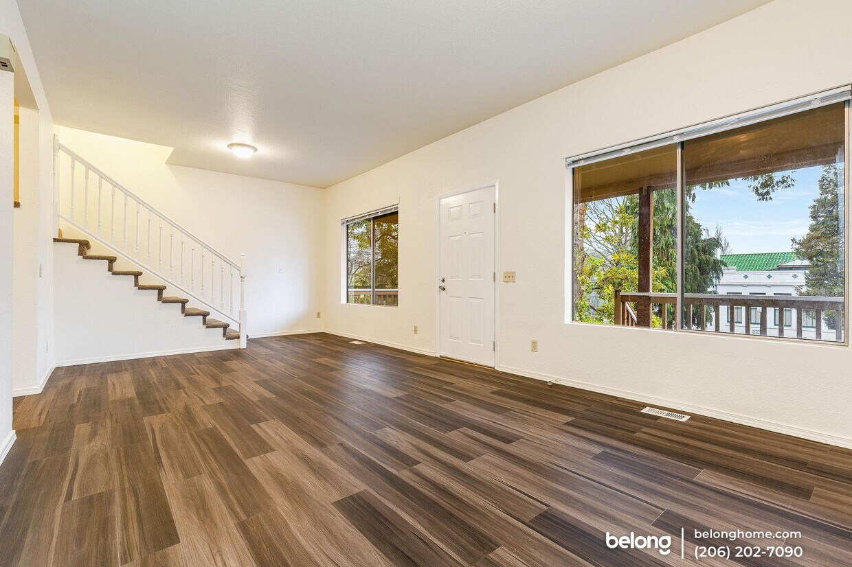 Foto principal - 5007 9th Ave NE