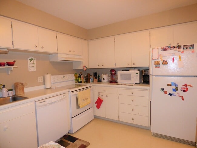 Building Photo - 410 6th Ave SW