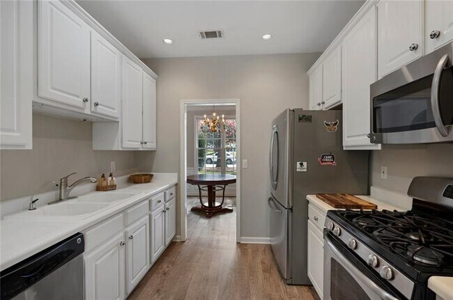 Building Photo - 1085 Winthrope Park Dr