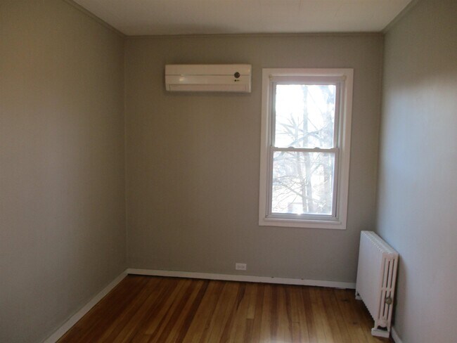 Building Photo - 410 Morse Ave