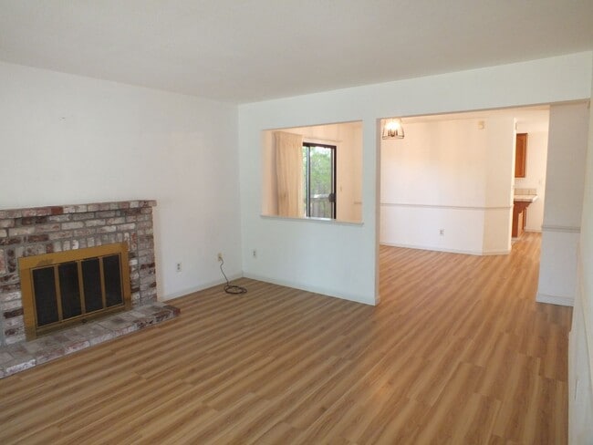 Building Photo - Folsom Willow Creek 3/2.5 $2995