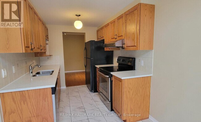 Building Photo - 1620 Henri Lauzon St