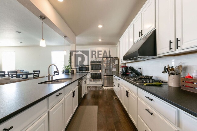 Building Photo - 2888 Fractus St