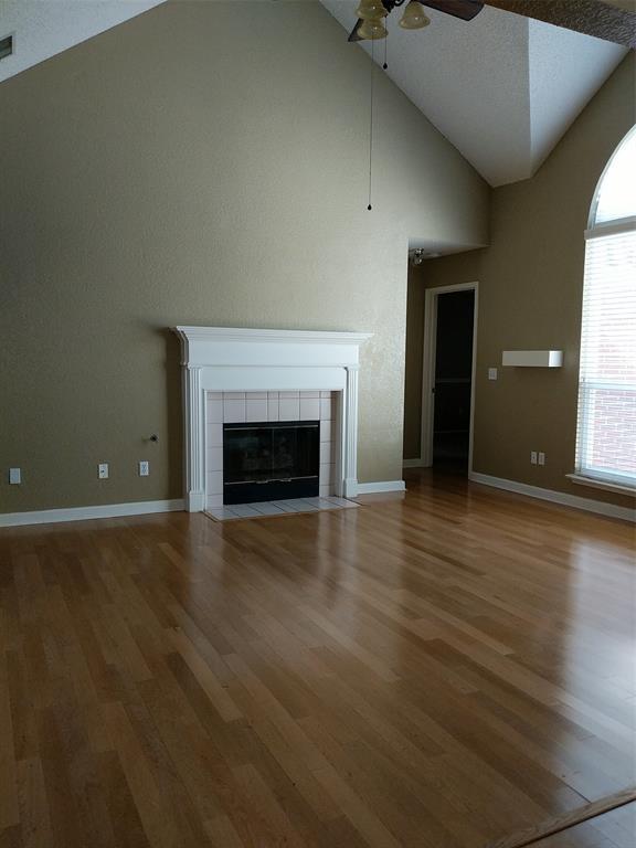 Building Photo - 2401 Creekhaven Dr
