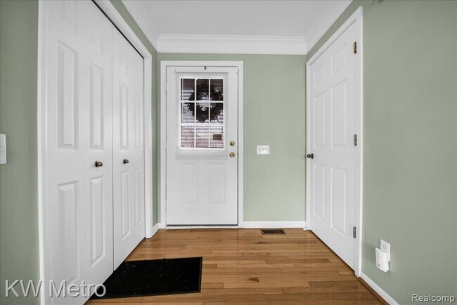 Foto del edificio - 7696 Henley Dr