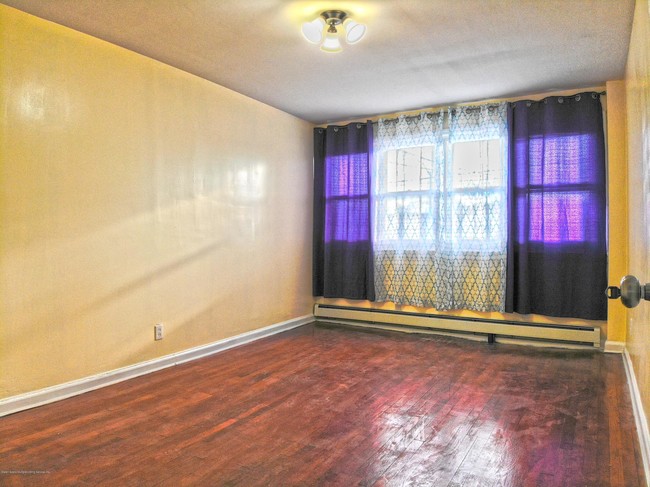 Building Photo - 285 Jules Dr