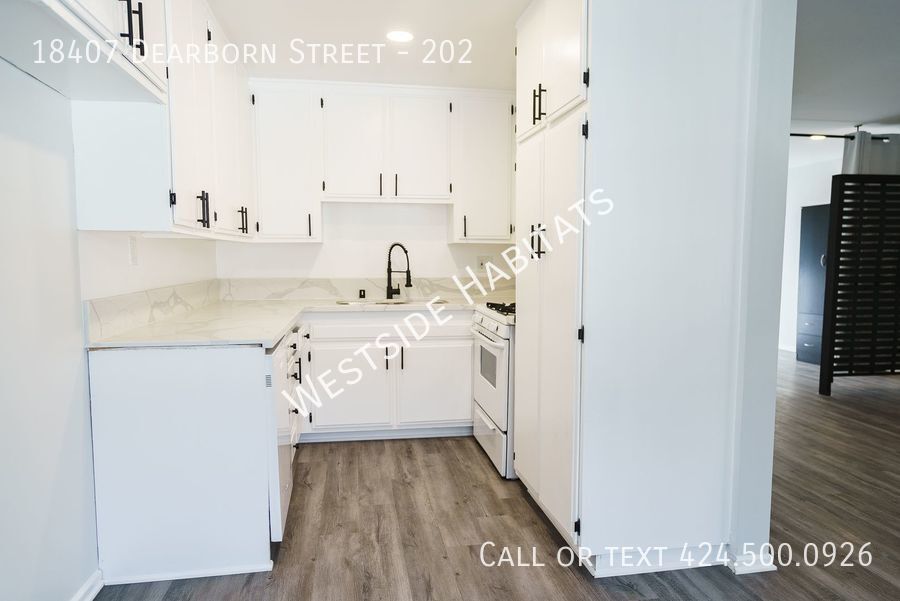 Primary Photo - 18407 Dearborn - Gorgeous, fully renovated...