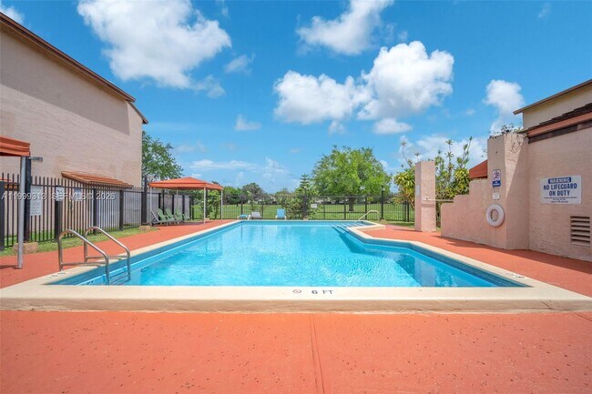 Foto del edificio - 685 W Park Dr