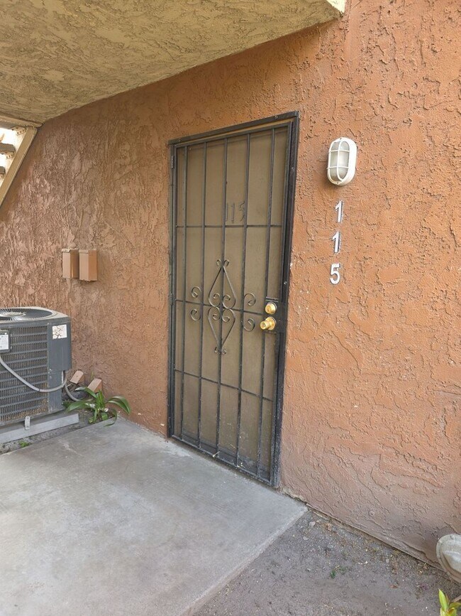 Foto del edificio - Spacious 2 Bed / 2 Bath Condo in San Berna...