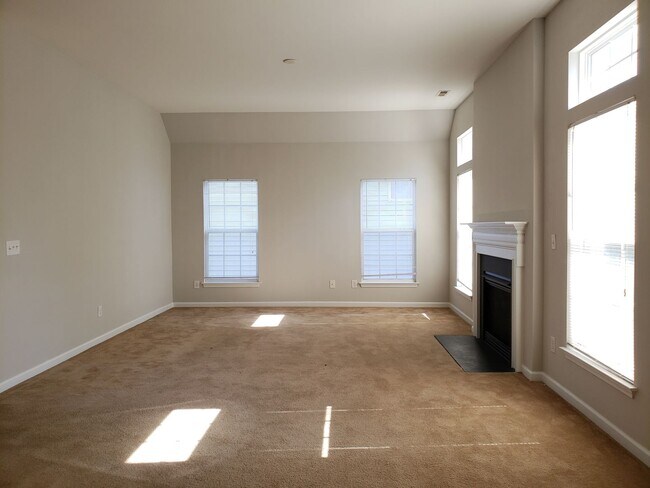 Foto del edificio - 3 bedroom home in N Charlotte
