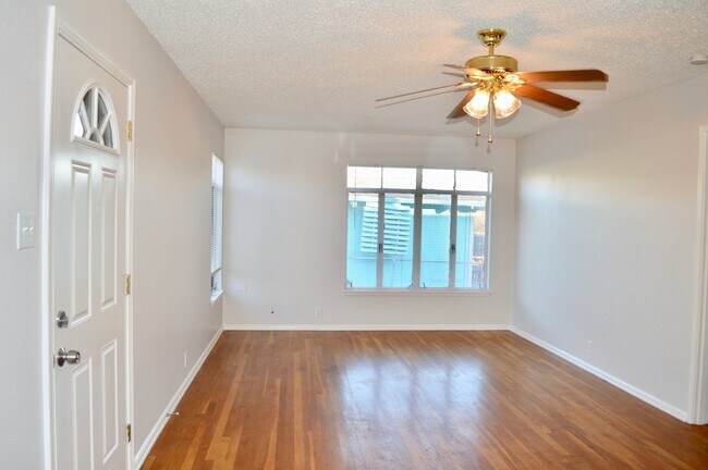 Foto del edificio - Nicely updated 3 bed 2 bath in North Alamo...