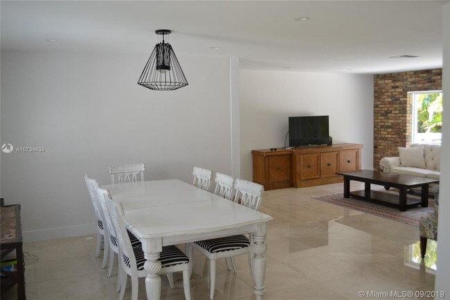 Foto del edificio - 7111 SW 92nd St