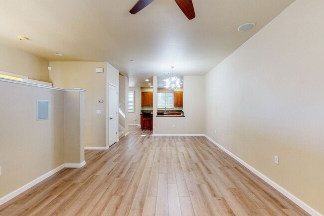 Foto del edificio - Town House Near Downtown Pleasanton  3 Bed...