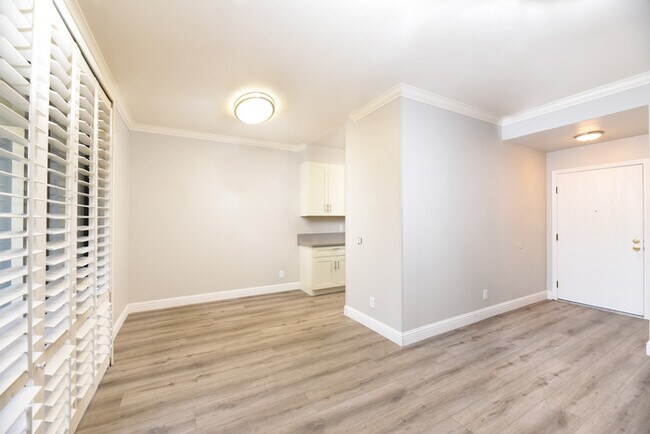 Foto del edificio - 3655 Birchwood Terrace