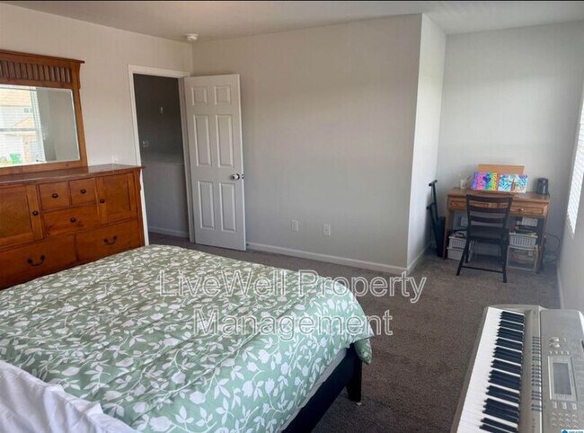 Building Photo - 380 Americana Dr