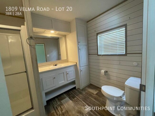 Building Photo - 1809 Velma Rd