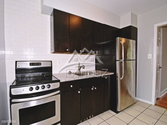 Foto del edificio - 129 Willow Spring Rd