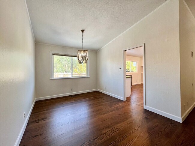 Building Photo - Beautiful Four Bedroom Browns Valley Home