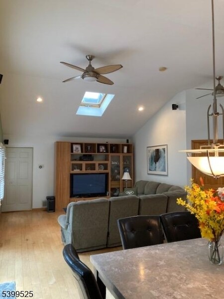 Foto del edificio - 598 Saddle River Rd