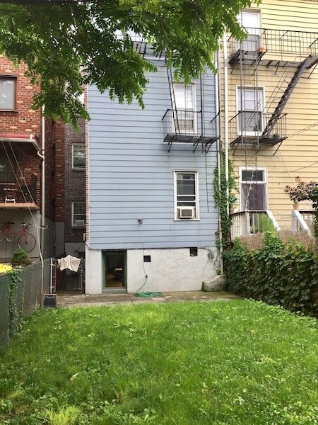 Building Photo - 725 Humboldt St