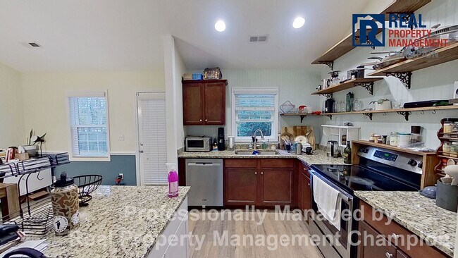 Building Photo - 3 BD/2 BA Home w/Split Bedrooms, Bonus Room, Fenced Yard & Attached Garage