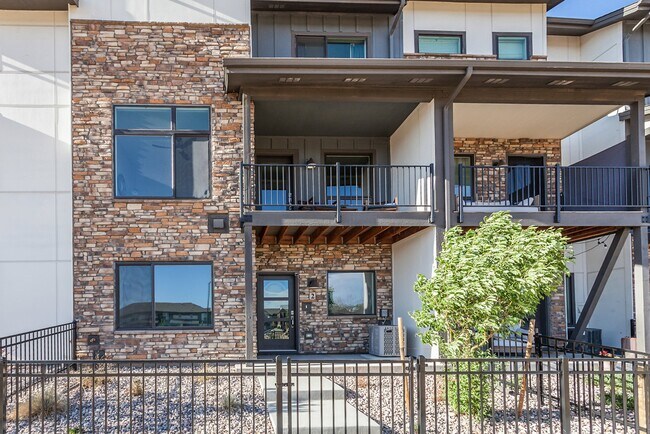 Foto del edificio - 857 Birdwhistle Ln