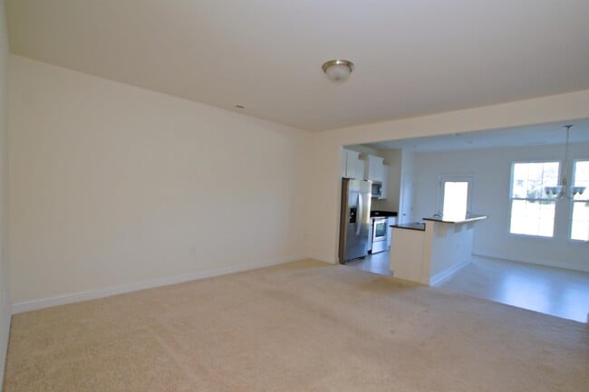 Building Photo - 135 Polaris Ave