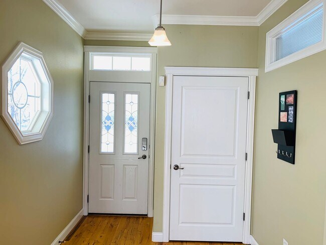 Building Photo - Beautiful Home In South East Boise!