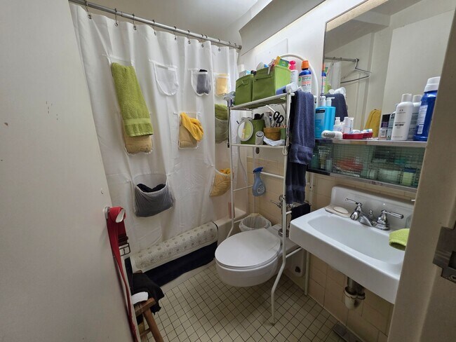 Interior Photo - 1233 Marshall / 1222-36 Cass
