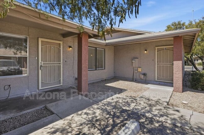 Photo - 1625 N Date House