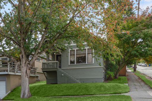 Foto principal - Craftsman Home in North Queen Anne!