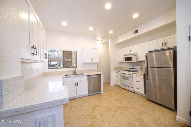 Building Photo - 514 Via Colinas