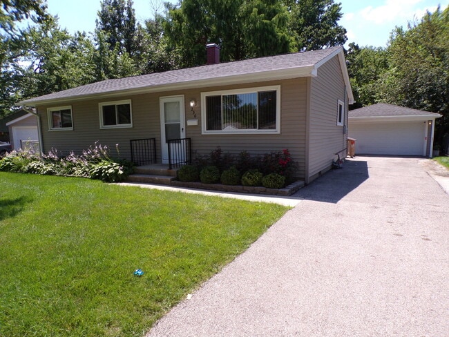 Building Photo - 236 W Norman Ln